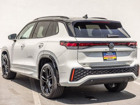 New 2026 Volkswagen Tiguan SE R-Line image 4
