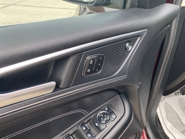 Used 2023 Ford Edge Titanium AWD/4WD image 18