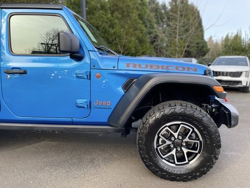 Used 2025 Jeep Wrangler Unlimited Rubicon image 2