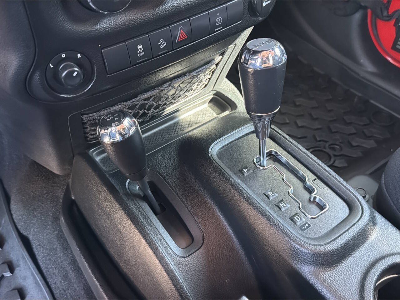 Used 2017 Jeep Wrangler Unlimited Sahara AWD/4WD image 36