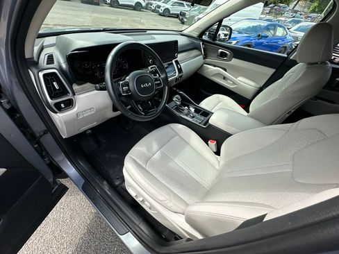 Used 2023 Kia Sorento S w/ Panoramic Sunroof Package AWD/4WD image 8