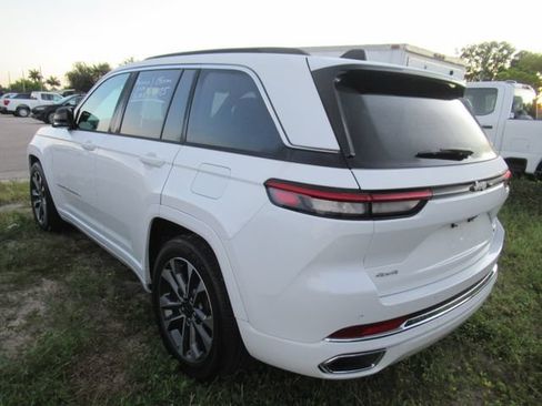 Used 2024 Jeep Grand Cherokee Overland AWD/4WD image 4