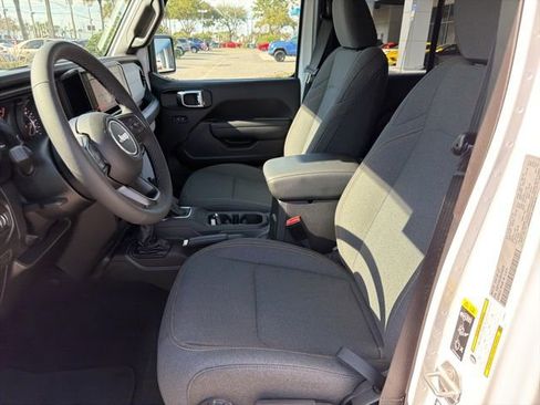 Used 2025 Jeep Gladiator Sport image 6