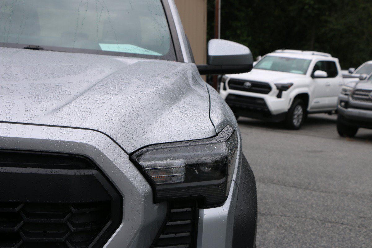 Used 2024 Toyota Tacoma TRD Off-Road AWD/4WD image 13