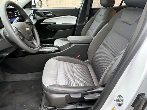 Certified 2024 Chevrolet Trax LT image 16