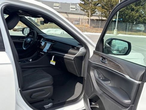 New 2026 Jeep Grand Cherokee Altitude image 27