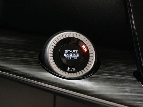 Used 2024 Jeep Wagoneer L Series II w/ Flexible Seating Group image 16