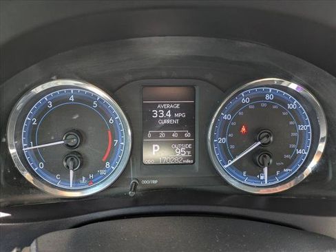 Used 2018 Toyota Corolla LE FWD image 11