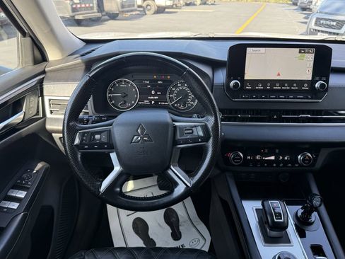 Used 2022 Mitsubishi Outlander SEL image 16