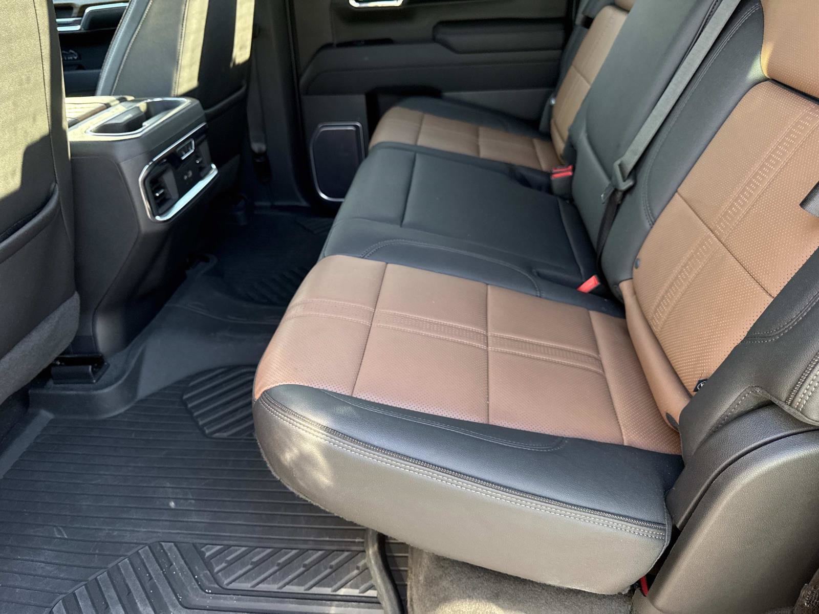 Used 2023 Chevrolet Silverado 1500 High Country w/ Z71 Off-Road Package AWD/4WD image 10