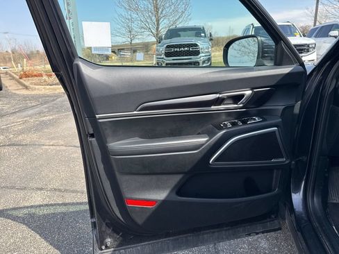 Used 2025 Kia Telluride S AWD/4WD image 11
