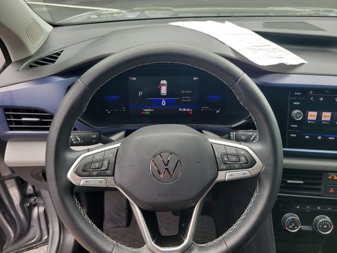 Used 2023 Volkswagen Taos SE w/ Panoramic Sunroof Package FWD image 27