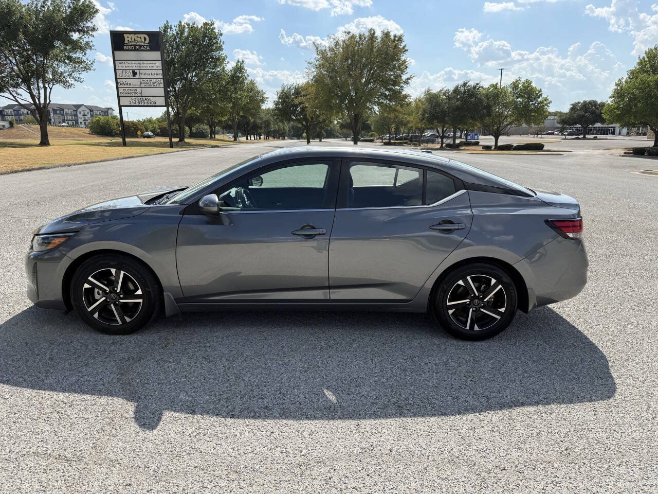 Used 2025 Nissan Sentra SV FWD image 10