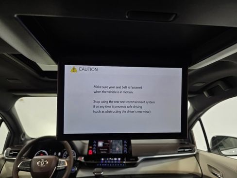 Used 2023 Toyota Sienna Platinum image 22