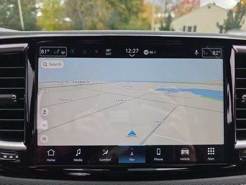 New 2026 Chrysler Pacifica Limited w/ Uconnect Theater Family Group image 27