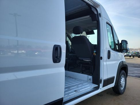 Used 2025 RAM ProMaster 2500 w/ Convenience Group image 18
