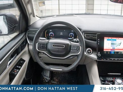Used 2023 Jeep Wagoneer Series III w/ Preferred Equipment Group AWD/4WD image 5