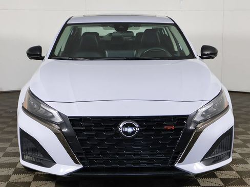 Used 2023 Nissan Altima 2.0 SR FWD image 12