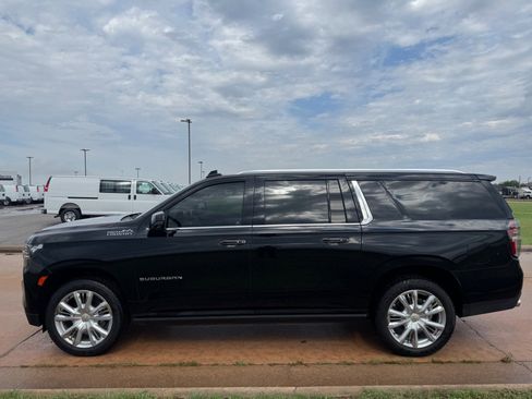 Used 2021 Chevrolet Suburban High Country w/ Premium Package RWD image 6