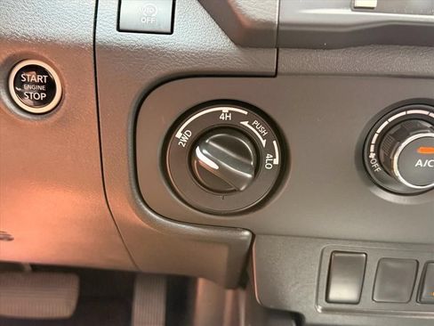 Used 2025 Nissan Frontier SV AWD/4WD image 26