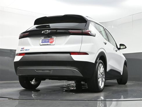 Used 2023 Chevrolet Bolt EUV LT image 28
