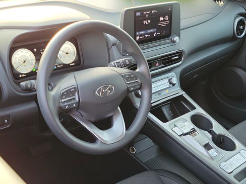 Certified 2023 Hyundai Kona SE image 5