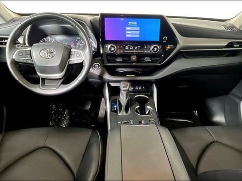 Used 2023 Toyota Highlander XLE image 15