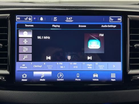 Used 2021 Chrysler Pacifica Touring-L image 6