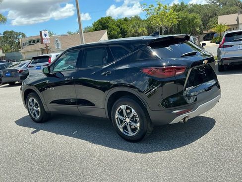 Used 2025 Chevrolet Blazer LT FWD image 2