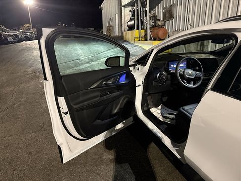 New 2026 Chevrolet Equinox EV LT image 13