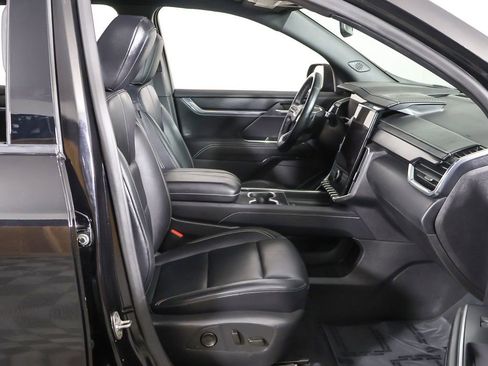 Used 2024 GMC Acadia Elevation image 29