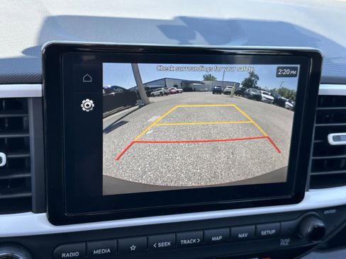 Used 2024 Hyundai Venue Limited image 26