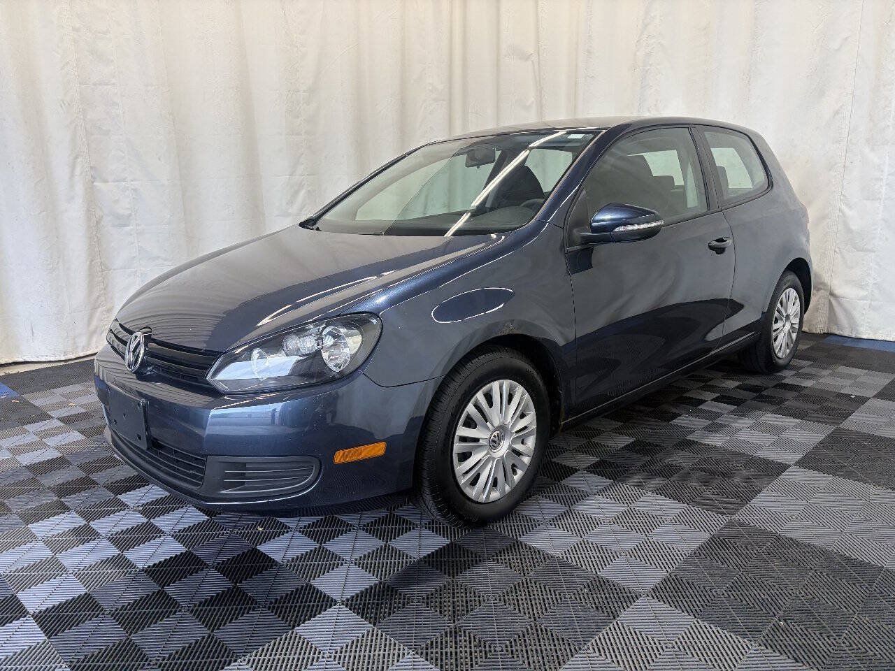 Used 2013 Volkswagen Golf 2-Door FWD image 2