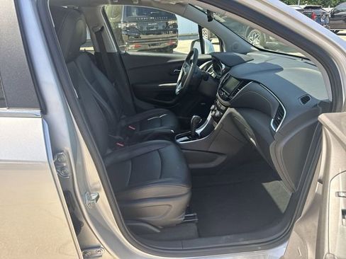 Used 2017 Chevrolet Trax Premier FWD image 28
