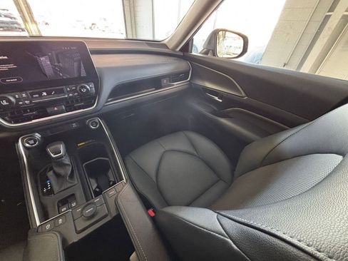 Used 2025 Toyota Grand Highlander FWD image 35