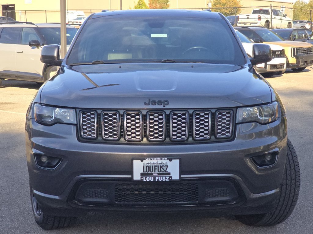 Used 2018 Jeep Grand Cherokee Altitude AWD/4WD image 12