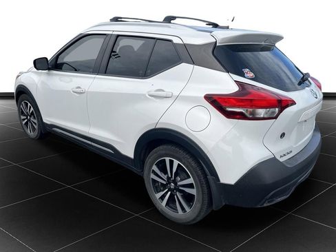 Used 2018 Nissan Kicks SR w/ Exterior Package FWD image 3