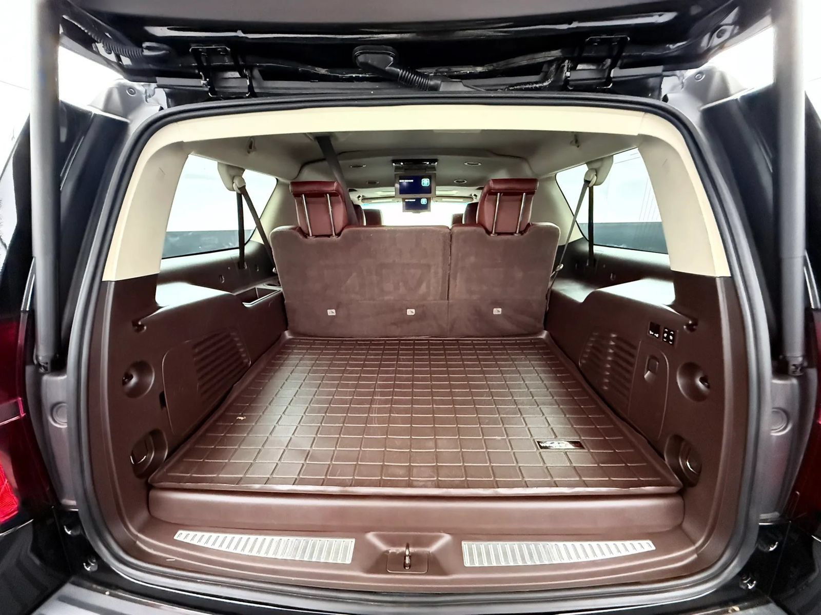 Used 2017 Chevrolet Suburban Premier AWD/4WD image 22