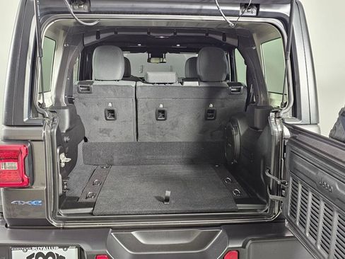 Used 2024 Jeep Wrangler Unlimited image 15