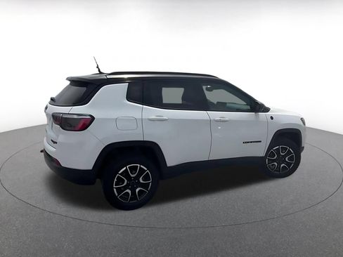 Used 2025 Jeep Compass Trailhawk AWD/4WD image 12