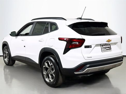 New 2026 Chevrolet Trax LT w/ Sunroof Package image 3