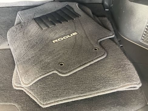 Used 2020 Nissan Rogue S image 31