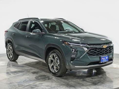 Used 2025 Chevrolet Trax LT w/ Driver Confidence Package image 9