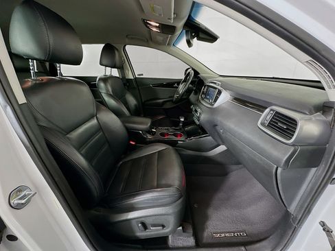 Used 2019 Kia Sorento EX image 31