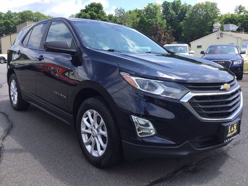 Used 2020 Chevrolet Equinox LS w/ LS Convenience Package AWD/4WD image 6
