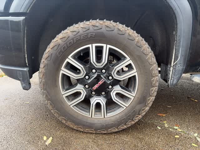 Used 2022 GMC Sierra 2500 AT4 w/ AT4 Premium Plus Package AWD/4WD image 2