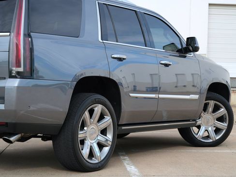 Used 2019 Cadillac Escalade Premium Luxury AWD/4WD image 35