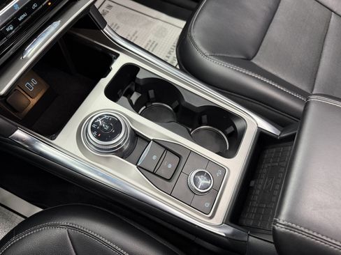 Used 2021 Ford Explorer Limited image 23