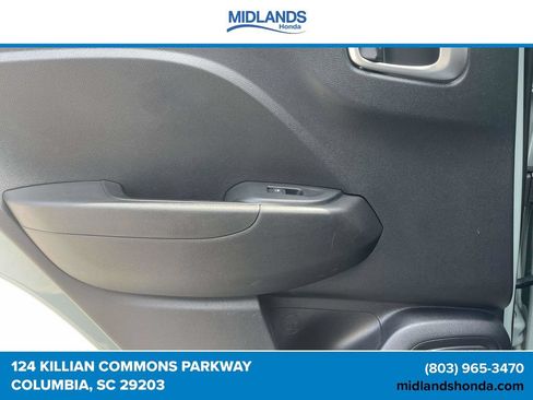 Used 2025 Hyundai Venue SEL FWD image 12