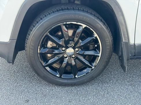 Used 2016 Jeep Cherokee Limited FWD image 9